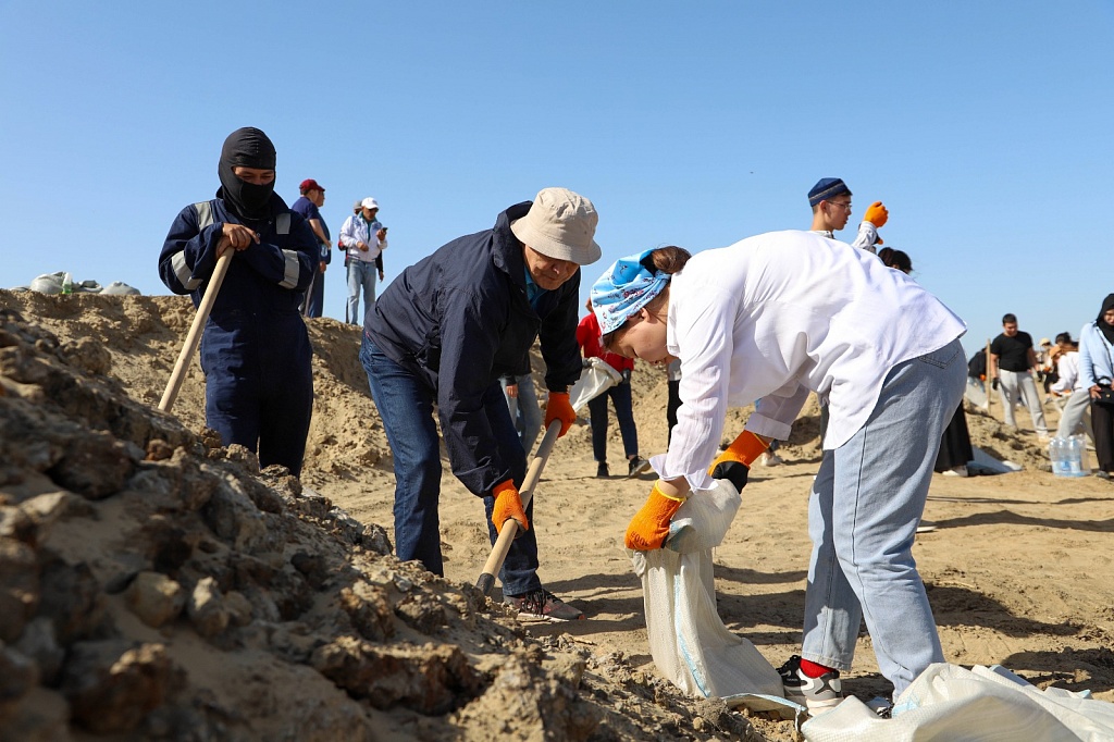 University teachers and students are helping to build the dam