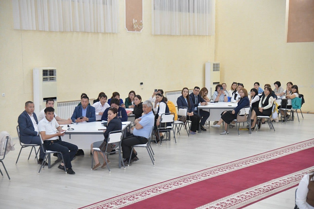 ВТОРОЙ ДЕНЬ ВЫСТАВКИ В АТЫРАУ БЫЛ ПОСВЯЩЕН ТЕМЕ ПРОФОРИЕНТАЦИИ