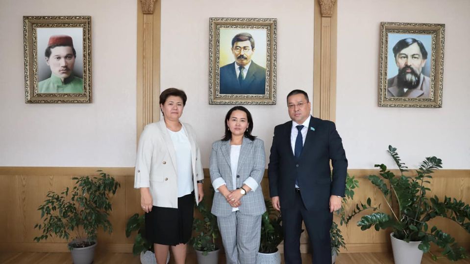 A meeting with Larisa Zhumadildakyzy took place 	