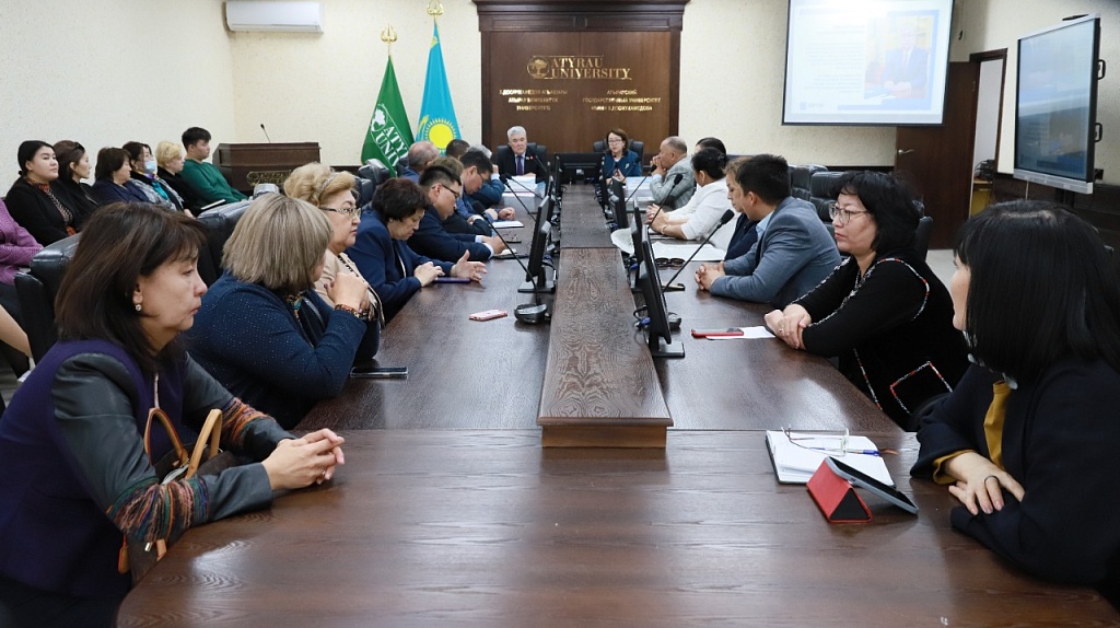 Сенат депутаты Лұқпанов Сағындық Есенғалиұлымен кездесу