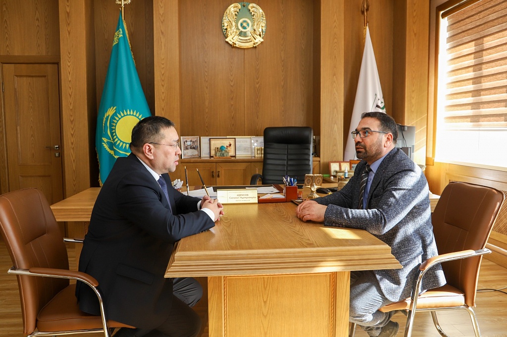 Ректор Түркия университетінің профессорын қабылдады Ректор Түркия университетінің профессорын қабылдады