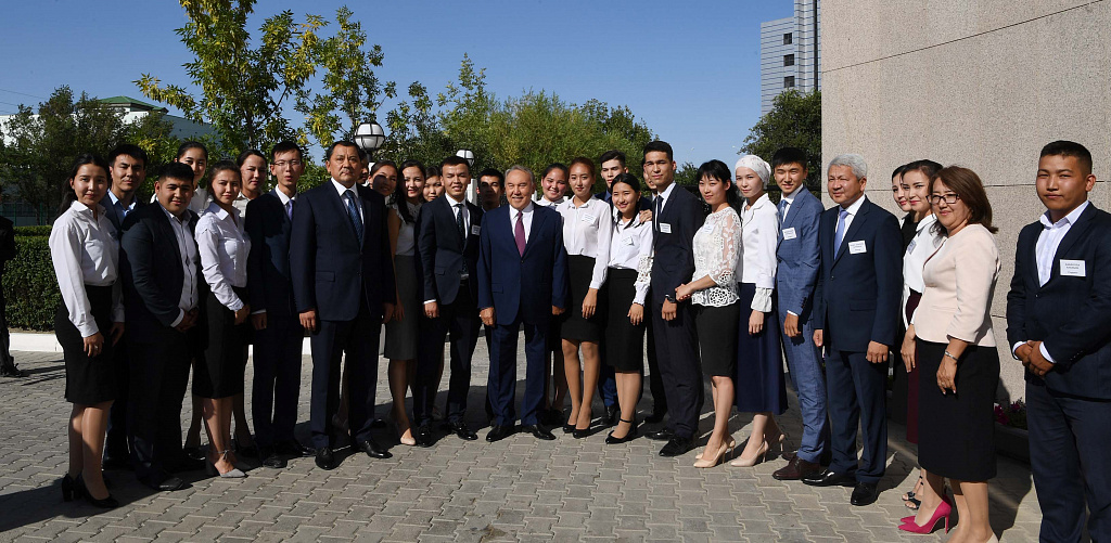 Назарбаев встретился с атыраускими студентами