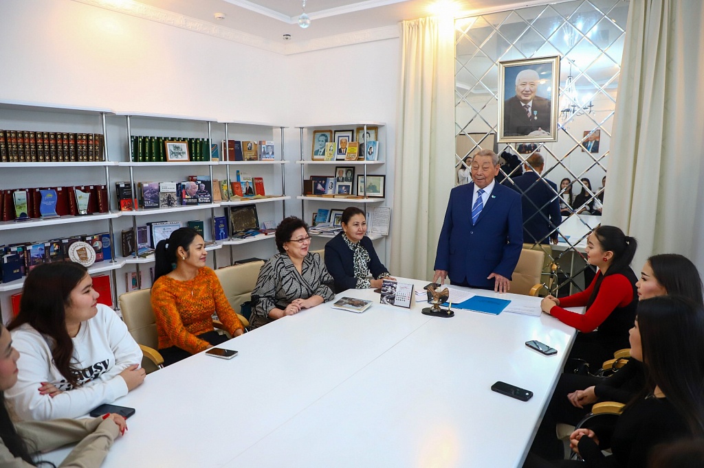Қазақстанның халық жазушысы Зейнолла Қабдоловтың туғанына – 97 жыл!