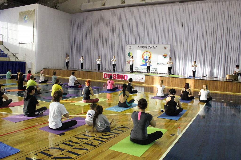 Международный день йоги в Атырауском государственном университете