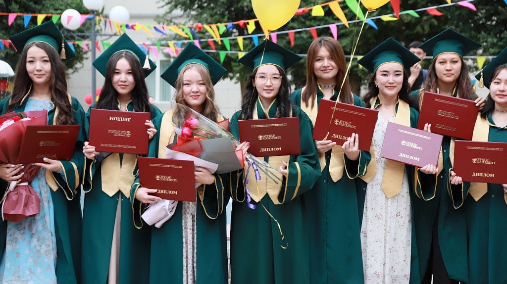 A diploma ceremony was held at the faculty of multilingual education